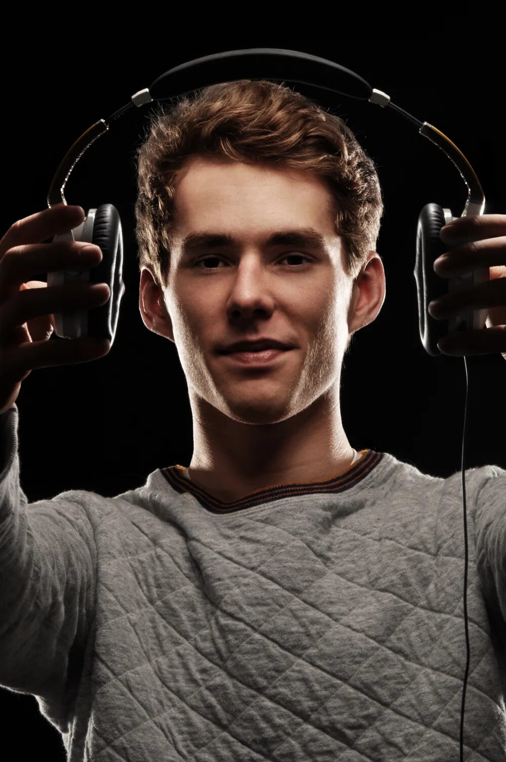 Диджей Lost Frequencies. Лост Фрекенси. Lost Frequencies певец. Lost Frequencies бельгийский музыкальный продюсер. Lost frequencies head