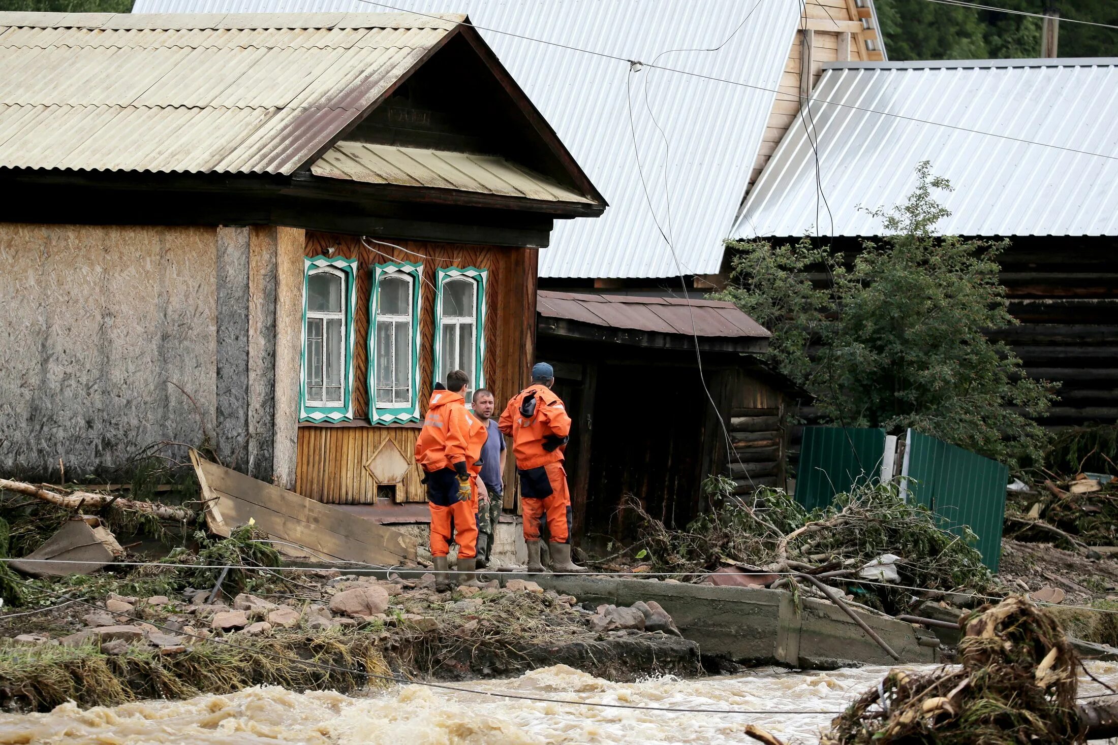 Потоп нижние серги 2020. Наводнение в верхней салде. Потоп нижние серги. Где на урале наводнение. Где на урале наводнение.