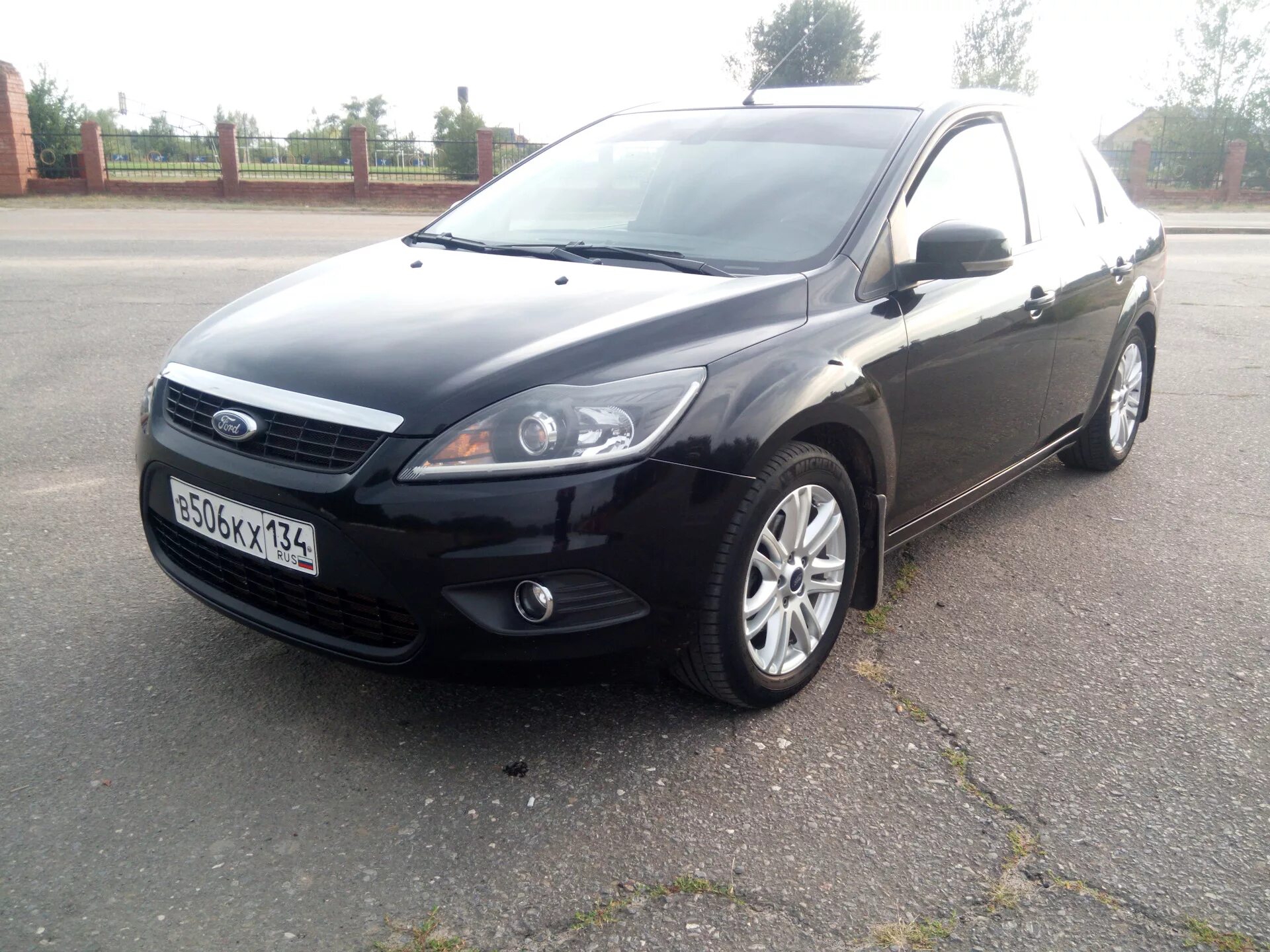Авторазбор форд фокус 2 рестайлинг в уфе. Крыло в разборе ford focus 2. Форд фокус 3 коричневый с цветами. Фокус 2 морон. Форд бу тюмени.