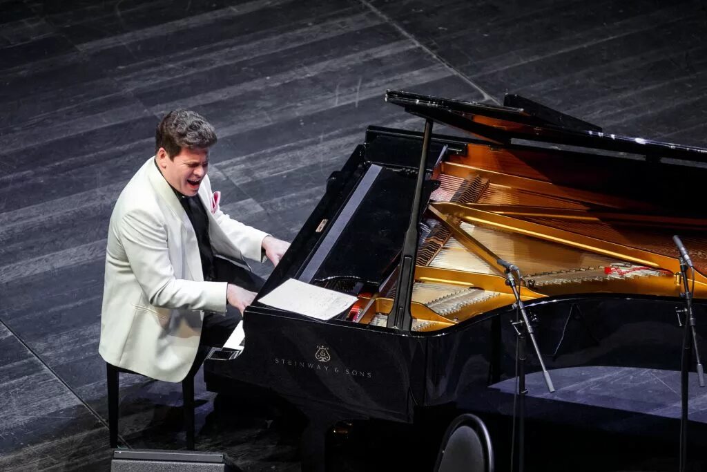 Лёшкин андрей пианист. Андрей алейников пианист. Никита галактионов пианист фото. Денис мацуев фортепиано. Французский пианист.