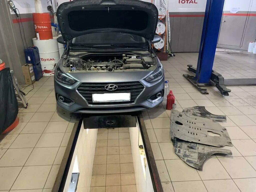 Замена масла хендай солярис. 4. Замена масла хендай солярис. Сливной болт масла солярис 1. Пробка акпп солярис 2.