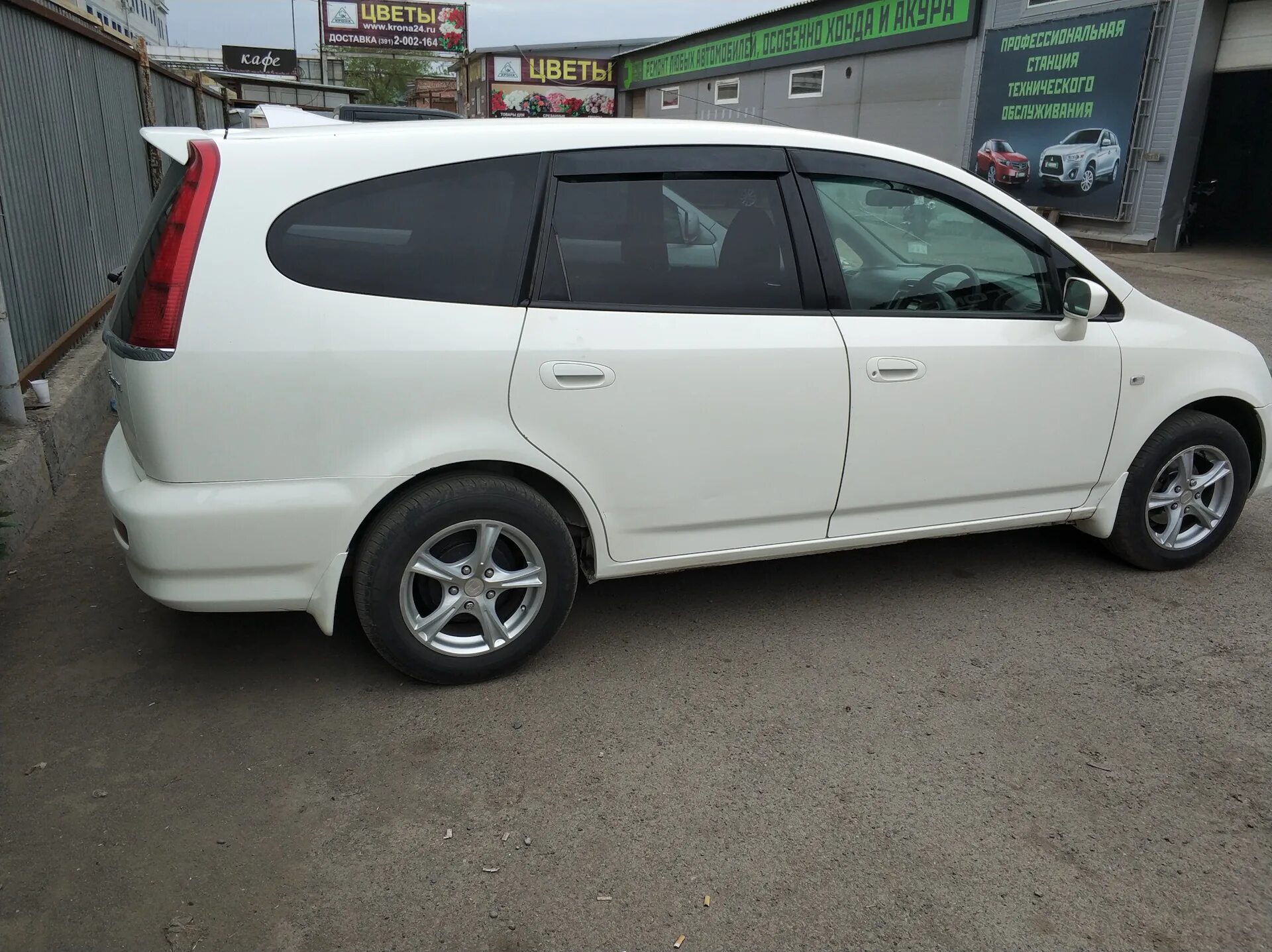 Honda stream 1. Honda Stream 2004. Honda Stream 2001 1.7. Хонда стрим rn1.