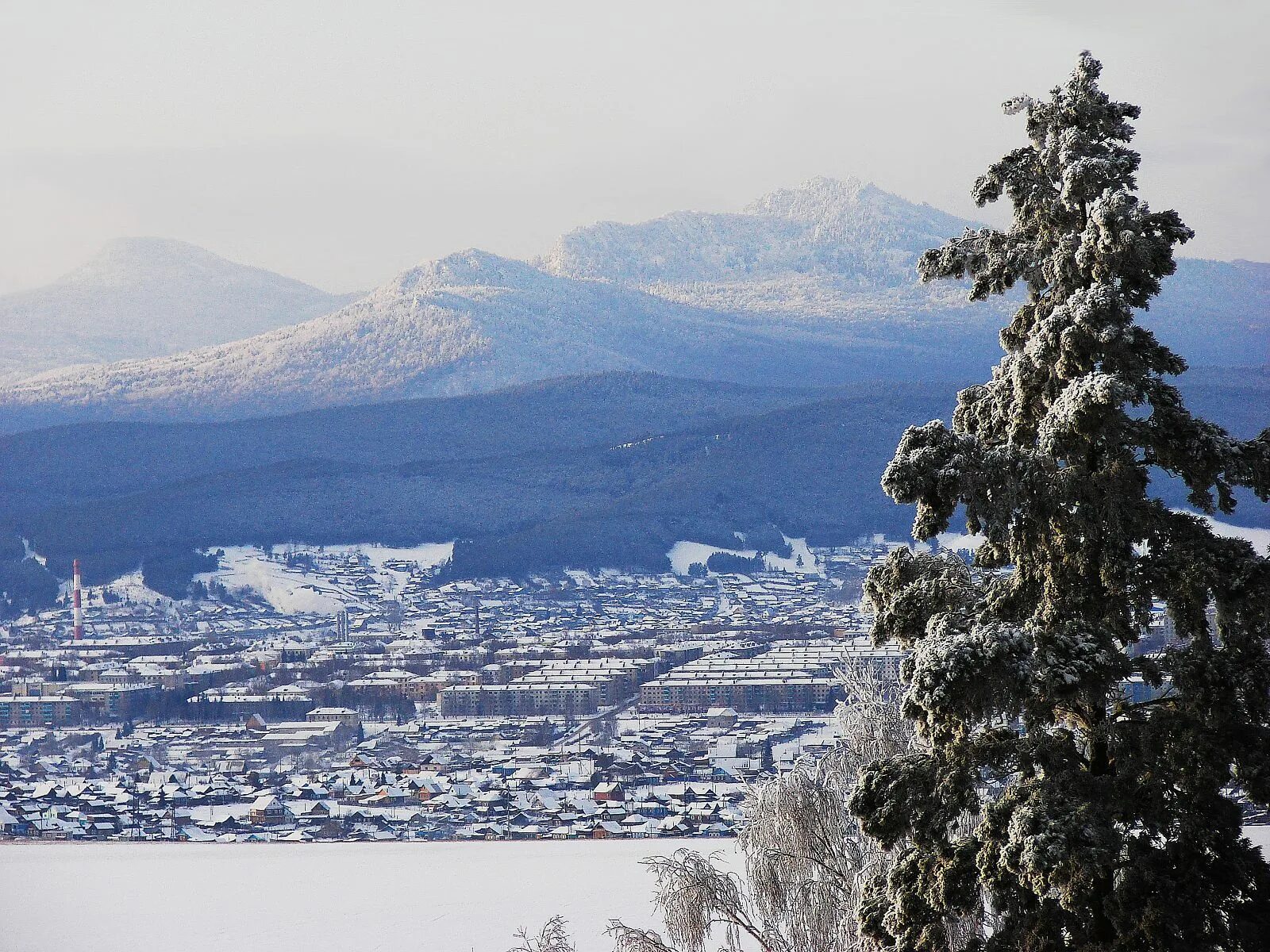 Гора малиновая Белорецк зимой. Белорецк горы зима. Белорецк Башкирия зимой. Город Белорецк природа.