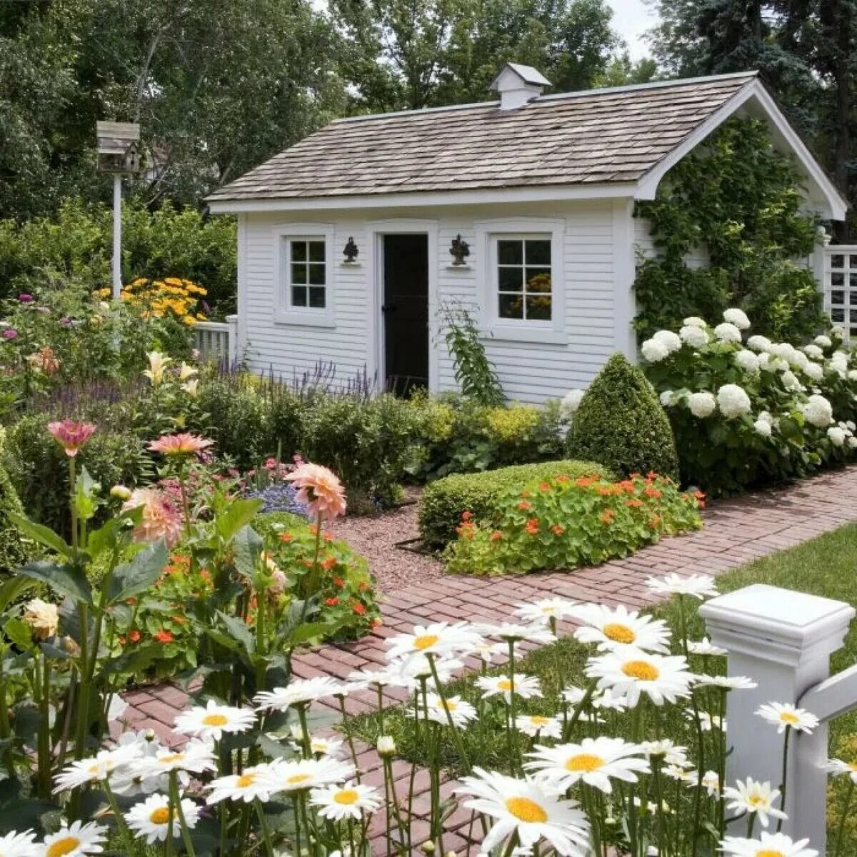 Дачный домик "Garden House 18". Палисадник Прованс. Палисадник в стиле Прованс. Красивая дача.