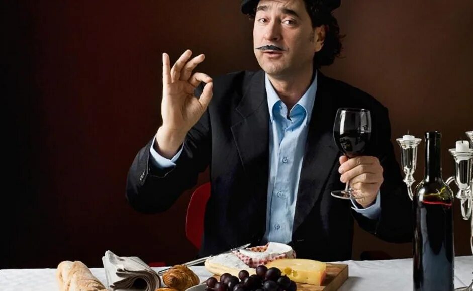 Мужчина с сигарой. Интеллигент с вином. Мужчина с бутылкой. Пьющие интеллигенты. Интеллигентный алкоголизм.