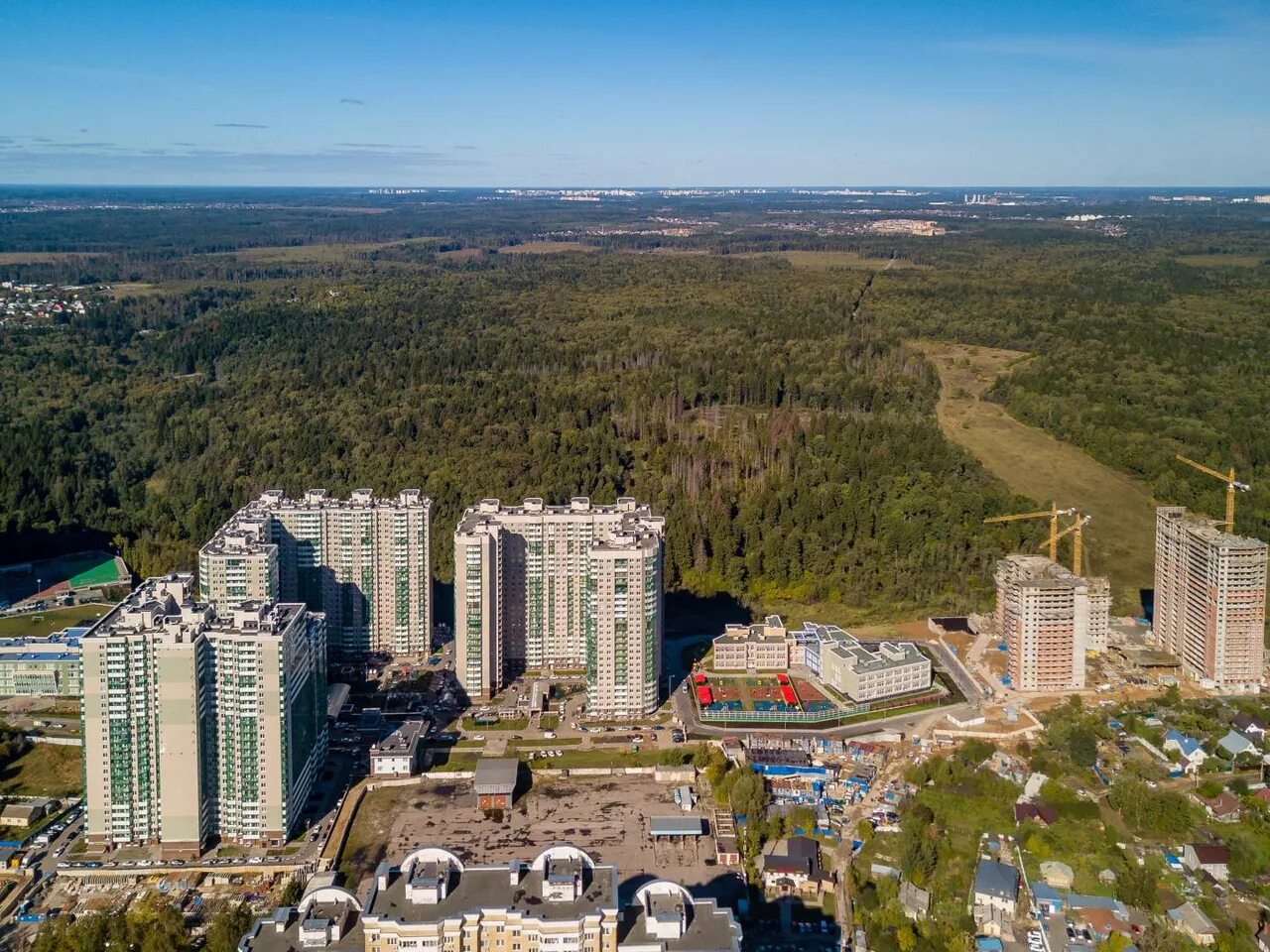 Квартира посуточная в красногорске. Микрорайон изумрудные холмы, красногорск. Жк павшинская пойма красногорск. Квартира подмосковье красногорск. Парк рублево красногорск.
