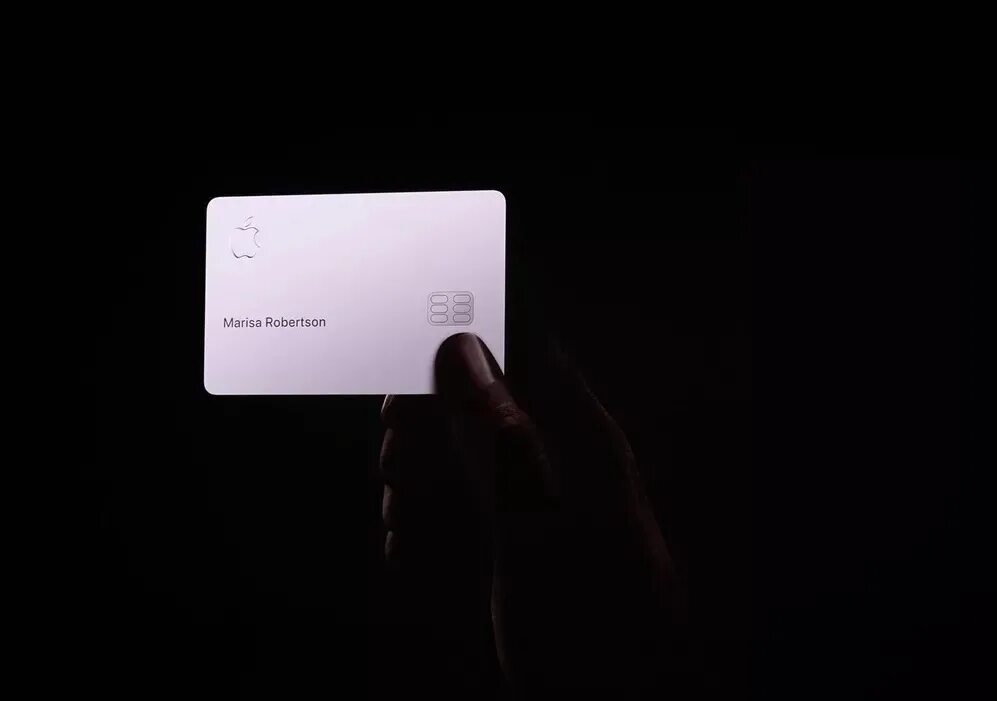 Банковская карта Apple Card в России. Карта Apple в России. Клубная карта эпл. Метка на карте Apple.