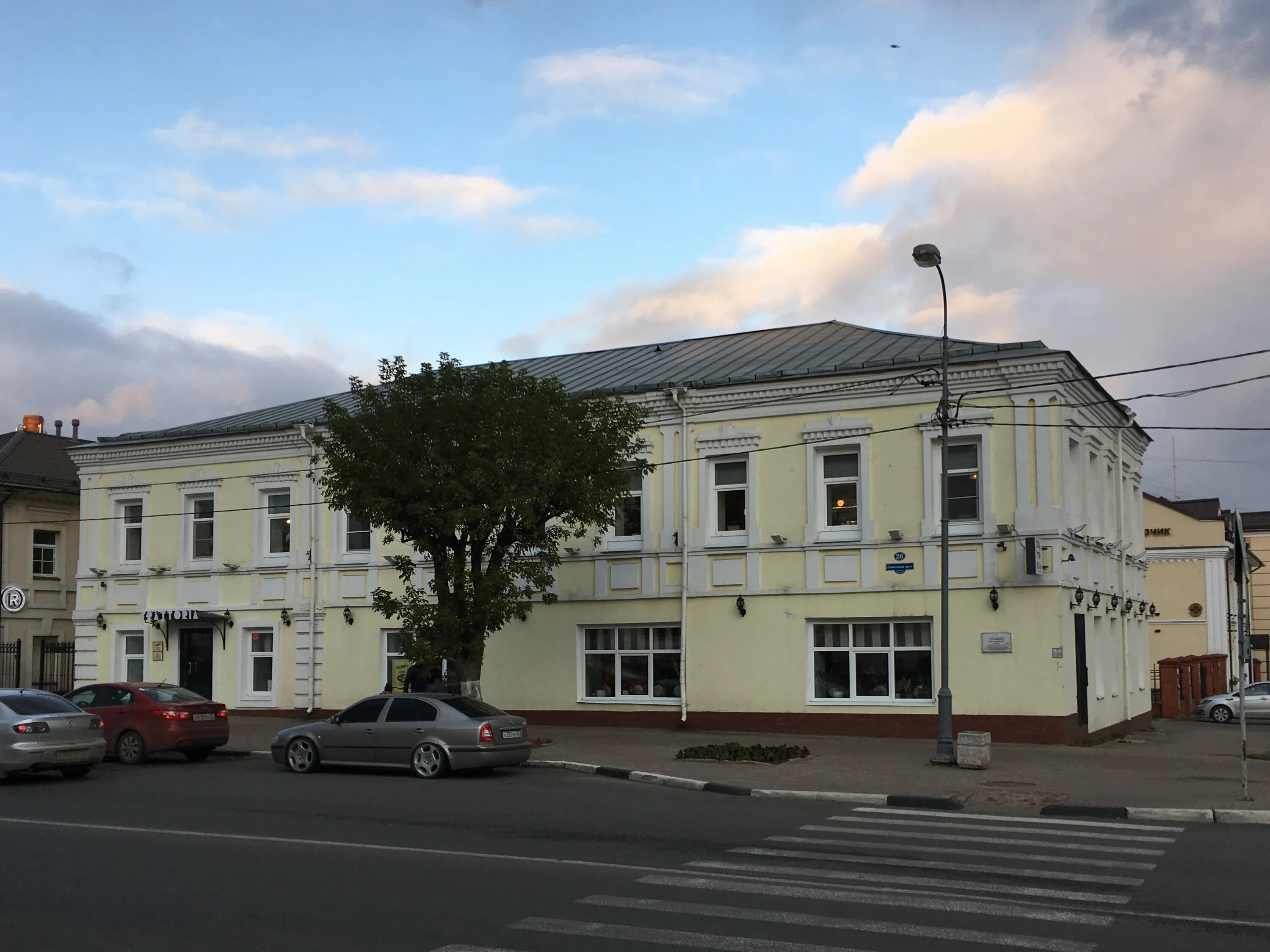 Дом усадьбы судаковых. Консервация старых усадеб. Деревянное зодчество урала сибири. Жёлтый дом череповец. Желтый дом судакова улица.