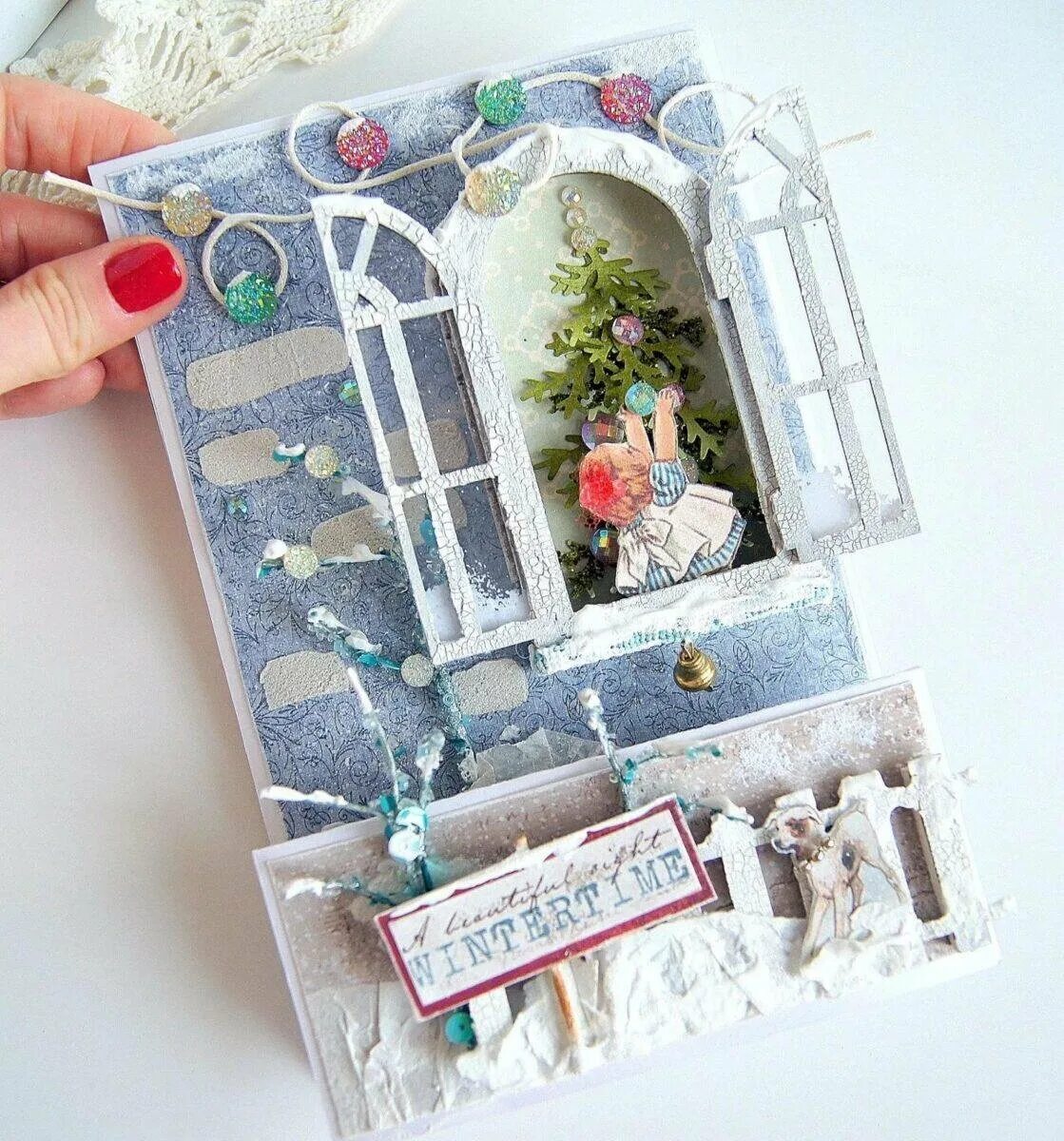 Новогодняя скрап открытка с окошком. Скрап открытки с окошками. Скрапбукинг окно. Скрапбукинг окошко. Скрапбукинг окно.