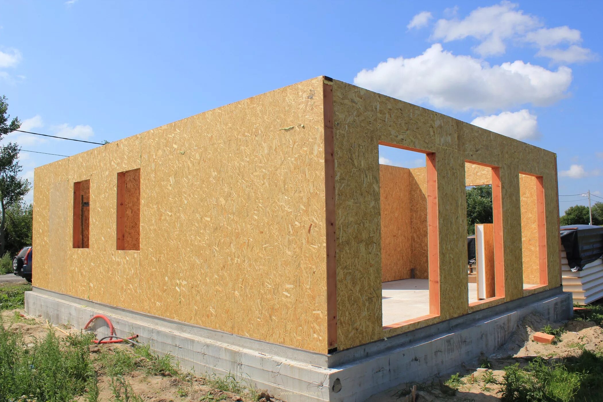 сип дома видео. кровля из sip панелей. технология sip панелей. дом из sip панелей. домик из сип панелей.