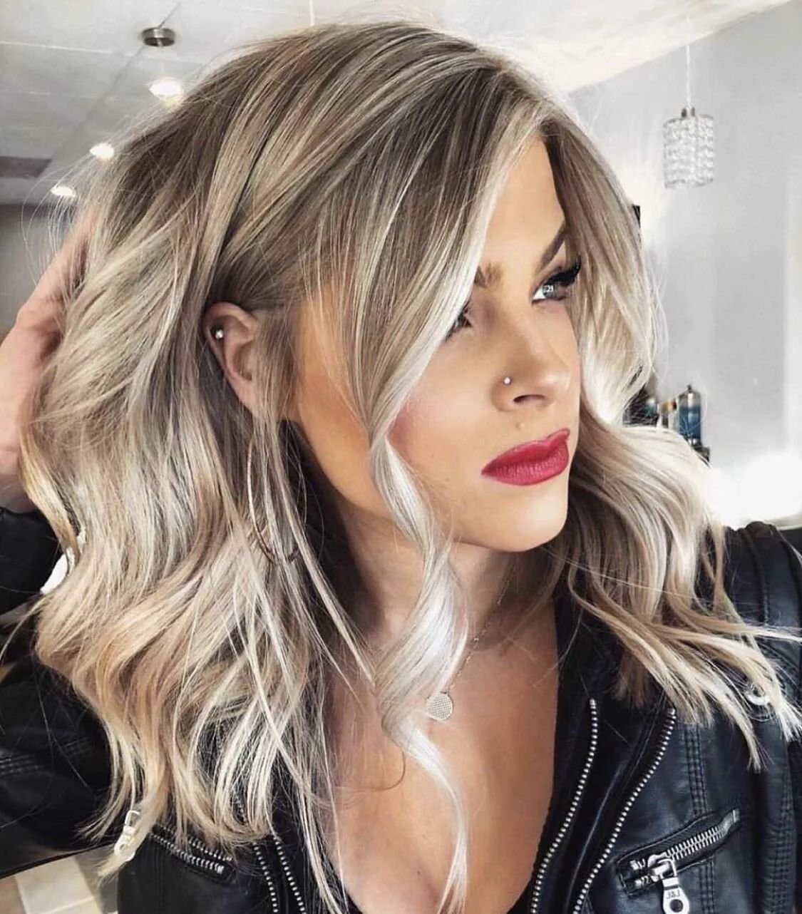 Светло русые волосы с пепельным оттенком. Мелирование шатуш балаяж 2020. Паула, мартин кюн. Русый 2020. Пепельный миллиривинь.