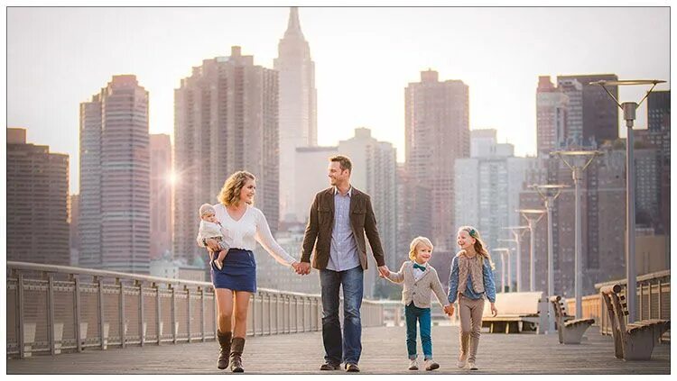 Сити фэмили. New York Family. Family in New York. Городское семейное фото Strit. Family Photoshoot New York.