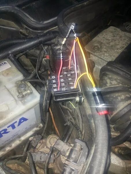 Разъём диагностический мерседес w124. Диагностика 124 мерседеса лампочкой. Диагностика 124. Диагностический разъем мерседес w220. Диагностика мерседес 124.