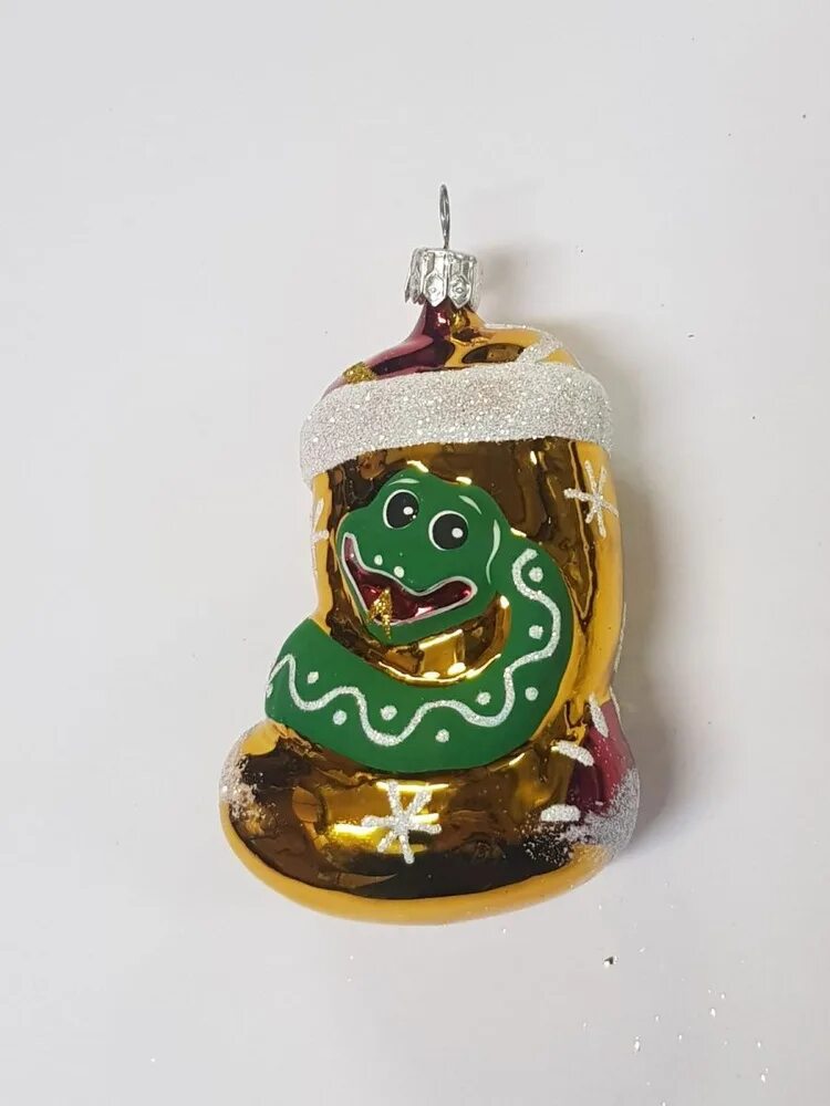 Стеклянная игрушка змея на елку. Год змеи какие игрушки на елку. Елочные шары с символом года. Ёлочная игрушка ёлка. Елочный шар год змеи.