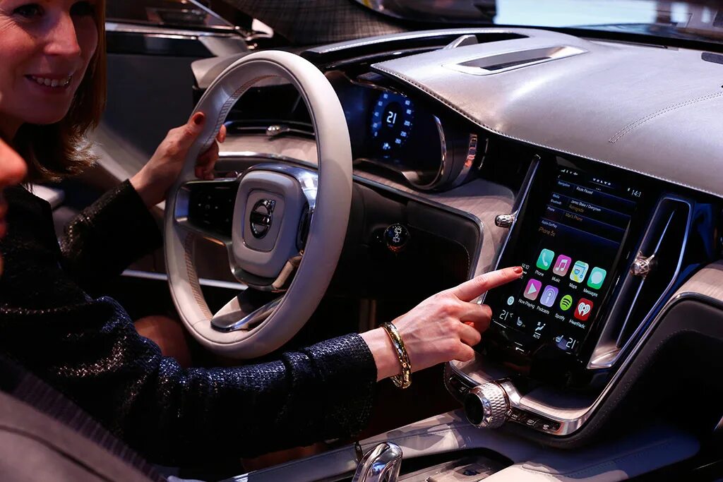 Приложение запуска машины. Опции автомобиля. carplay. завести автомобиль. доп опции машины.