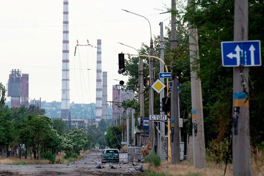 Лисичанск северодонецк. Завод азот северодонецк. город северодонецк лнр. северодонецк промзона. северодонецк 2025.