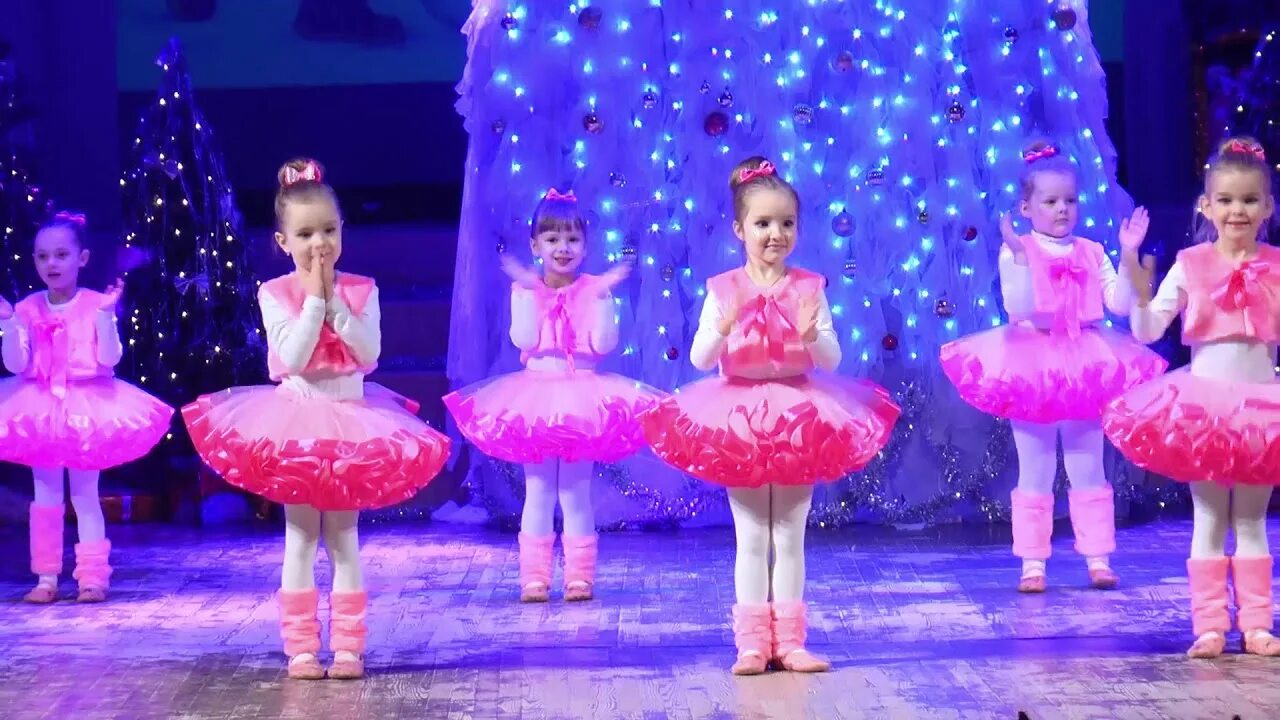Видео выступление детей. Костюмы для танцевальных коллективов. Дети выступают на сцене. Видео выступление детей. Дети выступают на сцене.