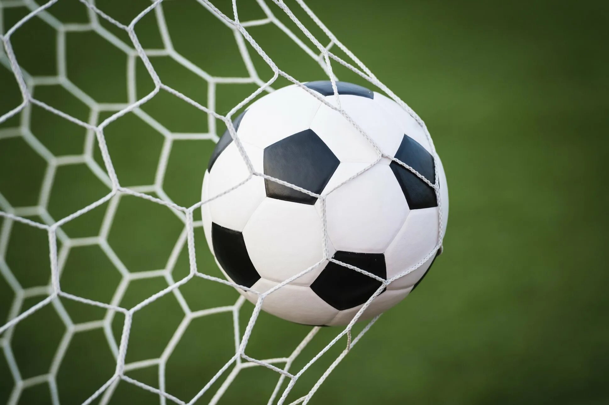 Ловить мяч. Мяч "футбол". Футбольный мяч картинка. Соккер болл. Футбольный мяч на поле.