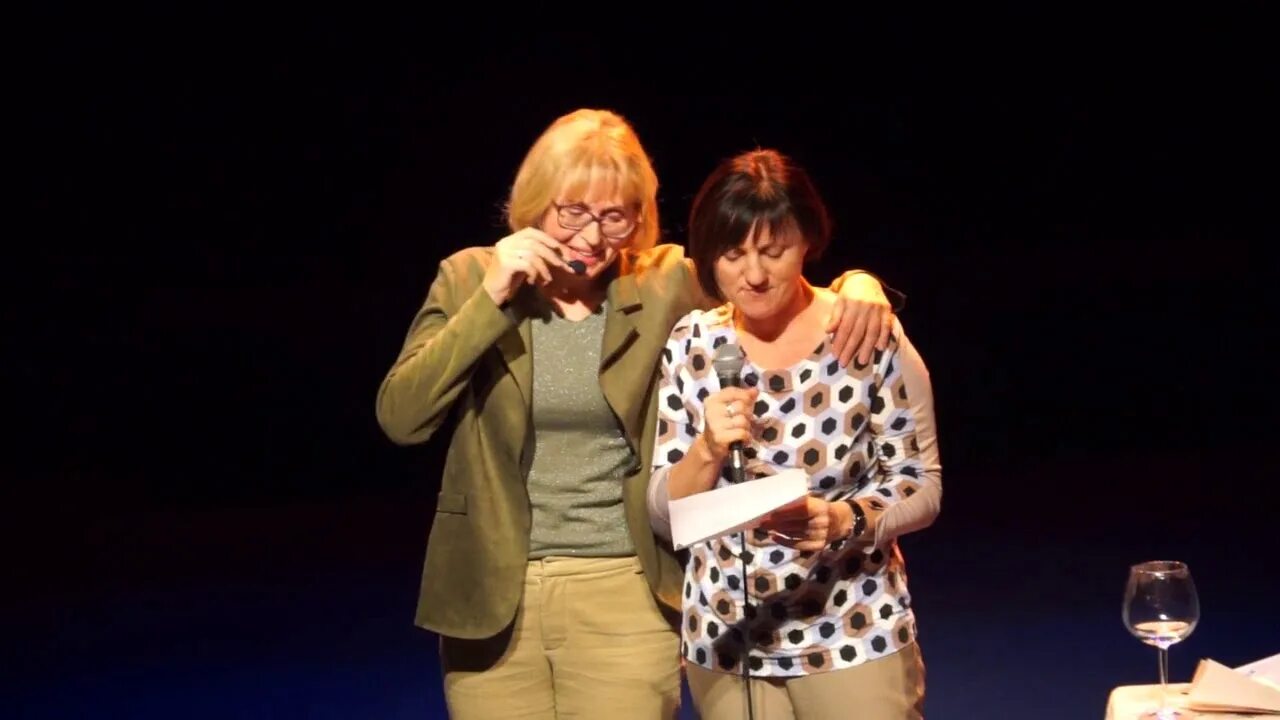 Согласна картинки прикольные. Два одиноких человека. Абсолютно вдруг. Разлука. Всем это не понравилось.