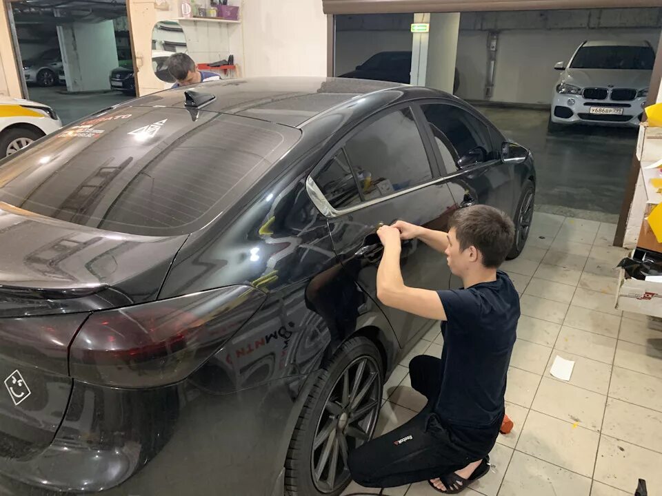 221 мерседес fdnb[hjv. Антихром lixiang li9. Антихром на авто. Антихром на авто. Glk антихром.