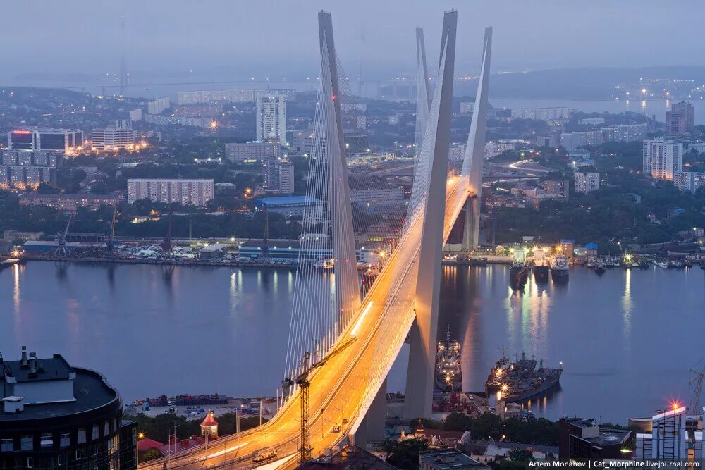 Сколько сейчас время в владивостоке. "Золотой мост" города Владивостока. Мост золотой Рог Владивосток. Бухта золотой Рог Владивосток. Золотой мост через бухту золотой Рог.