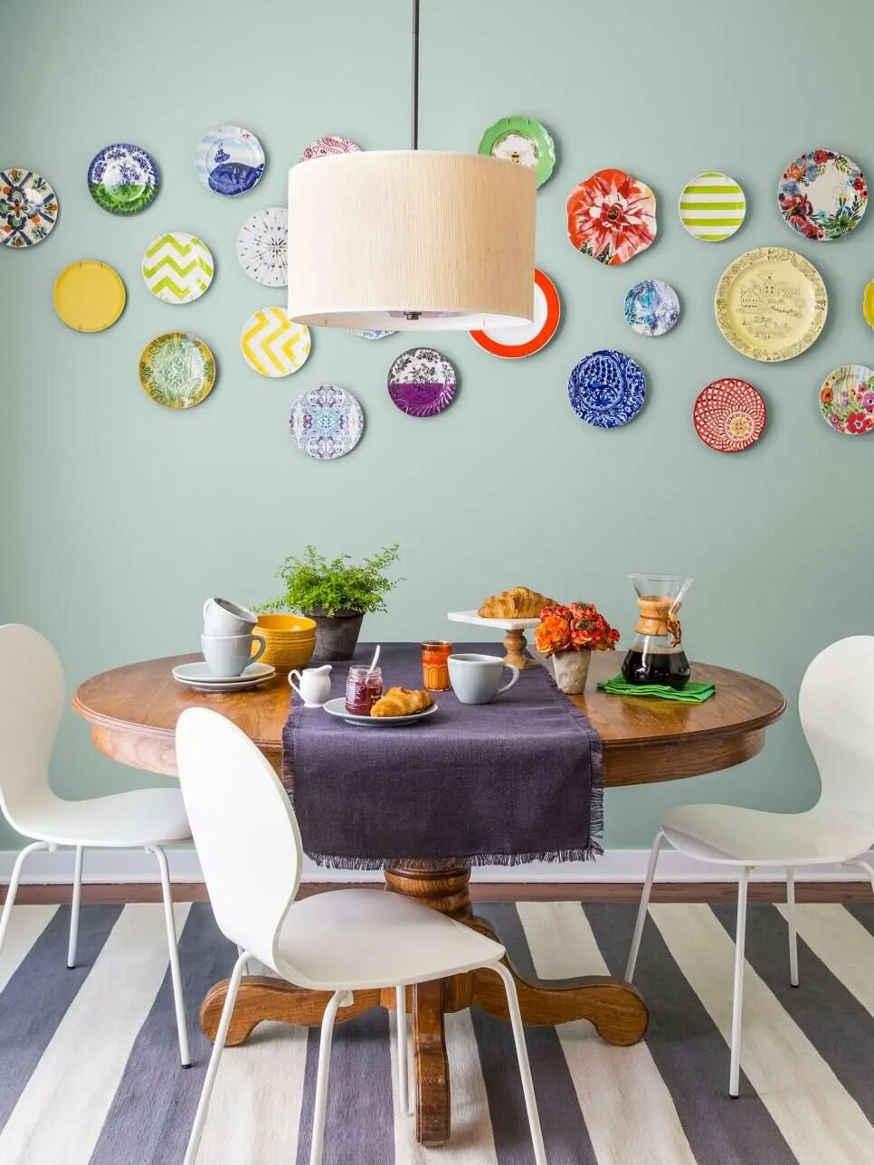 20 ideas. Плетеные корзины в интерьере. 20 ideas. Стул за столом. 20 ideas.