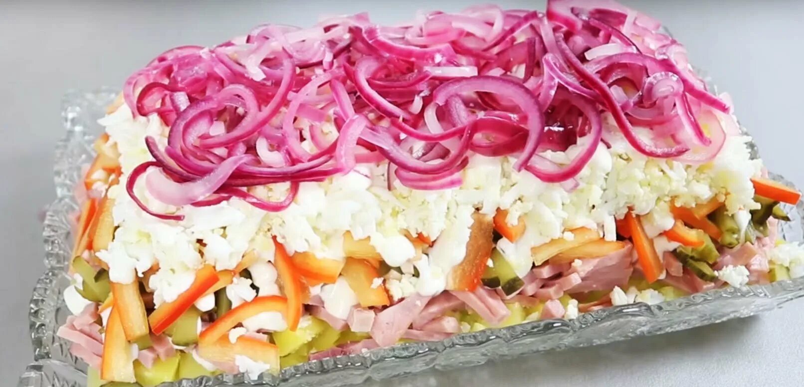Свекольный салат с крабовыми палочками. Салат фламинго с крабовыми палочками. Салат розовый фламинго. Салат розовый фламинго с крабовыми палочками. Салат из свеклы розовый фламинго.