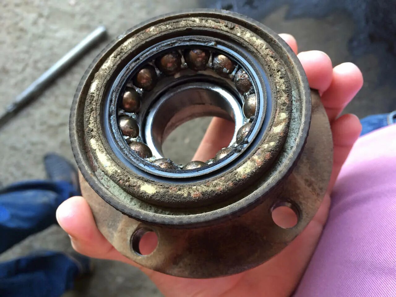 проверка подшипников. ступичный подшипник дастер. ревизия подшипников. задний ступичный подшипник ваз 2112. как проверить передний ступичный подшипник.