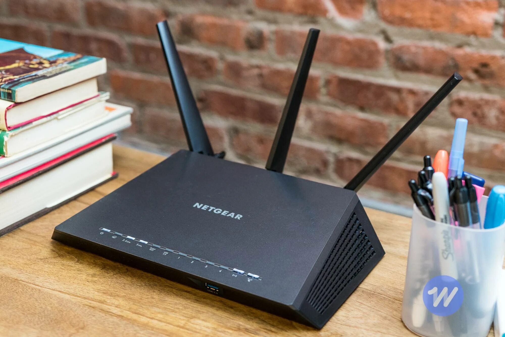 Лучший роутер для частного дома. Wi fi роутер. wi-fi 7 роутер. роутер для вайфая. красивый роутер.