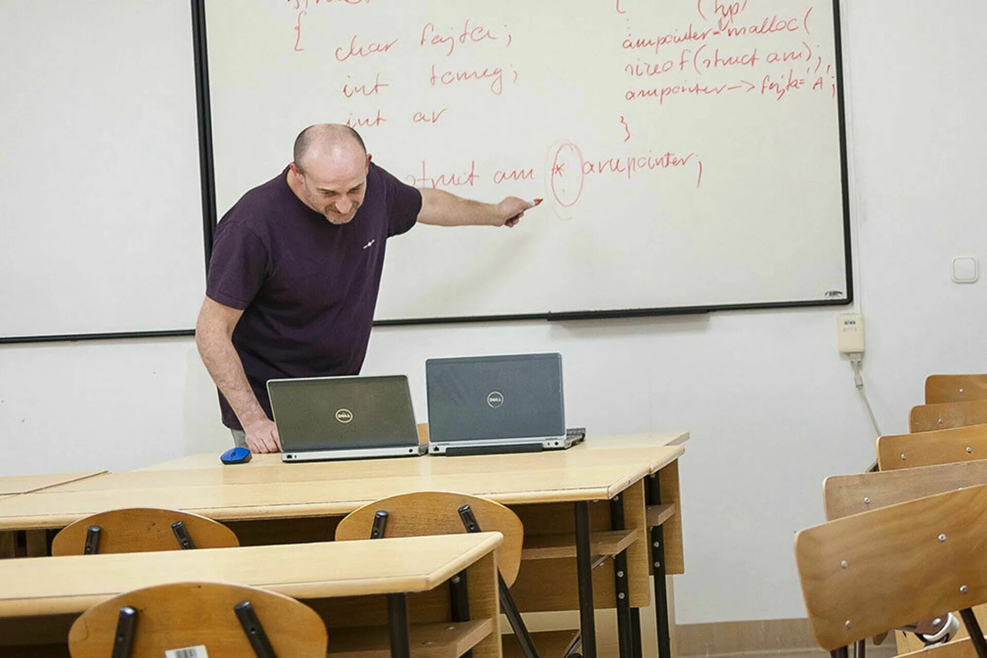 Преподаватель в универе. Преподаватель вуза. педагог в университете. учитель в университете. преподаватель в университете.