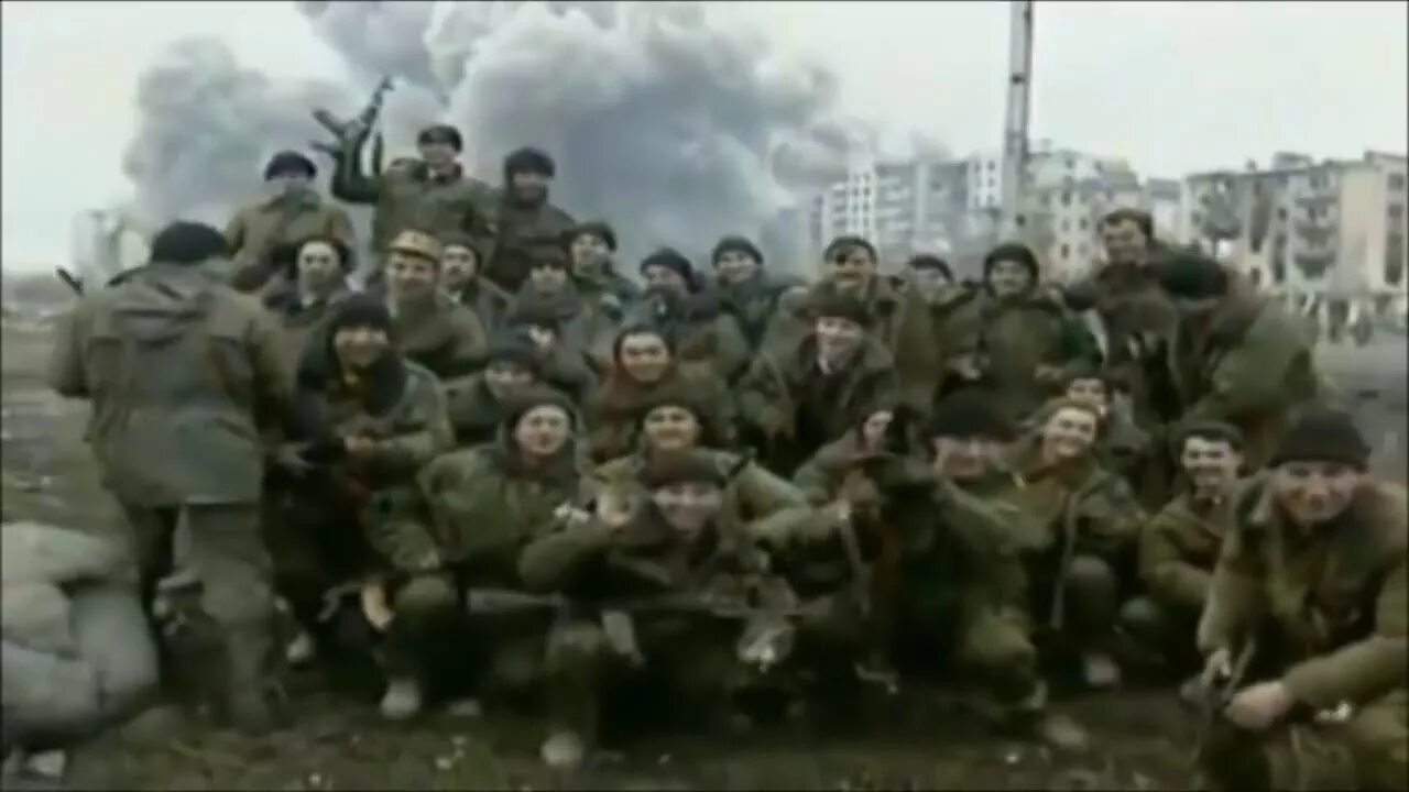 Наш отряд вернется домой песня. Мемы про лагерь. Наш отряд дружба. Стихотворение про вай ну. Текст песни здравствуй мама вот опять пишу письмо здравствуй мама.