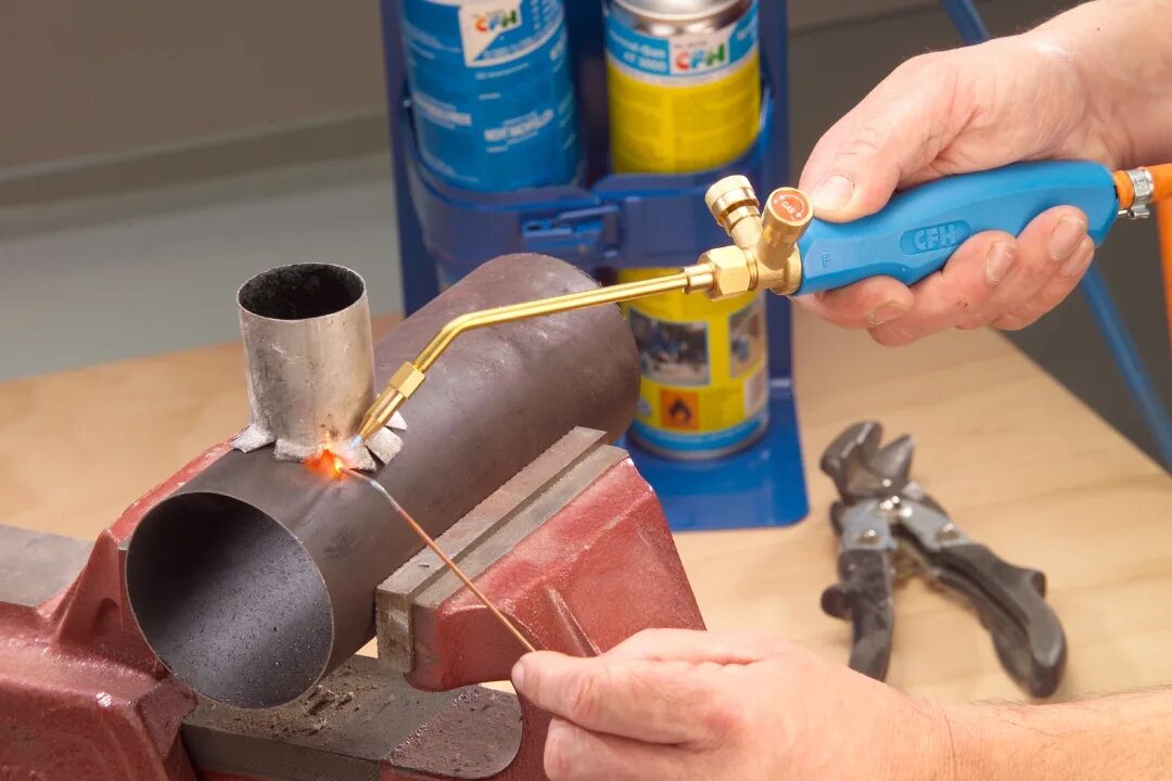 Газовой сварке и газовой резке. Полагается скачите наклоняться отрасль горелка. Классификация газовых горелок по давлению газа. Корни с чередованием гласных таблица. Газовая сварка схема процесса.