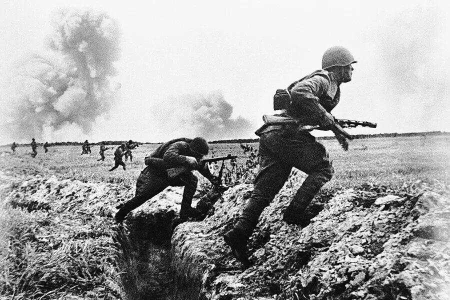 Второй день войны 1941. Советская пехота атака 1941. В бою солдаты ВОВ 1941-1945 советские.