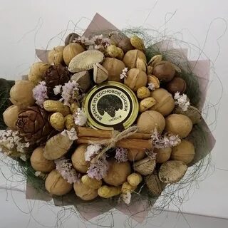 Конфета шишка с кедровыми орешками