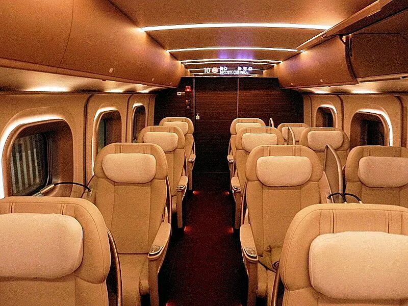 Grand class. Синкансэн e5. grande classe (гранд класс). шинкансен поезд внутри. shinkansen внутри.