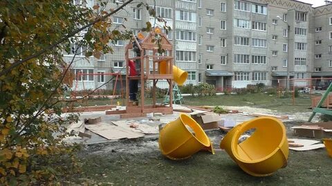 Двор стал