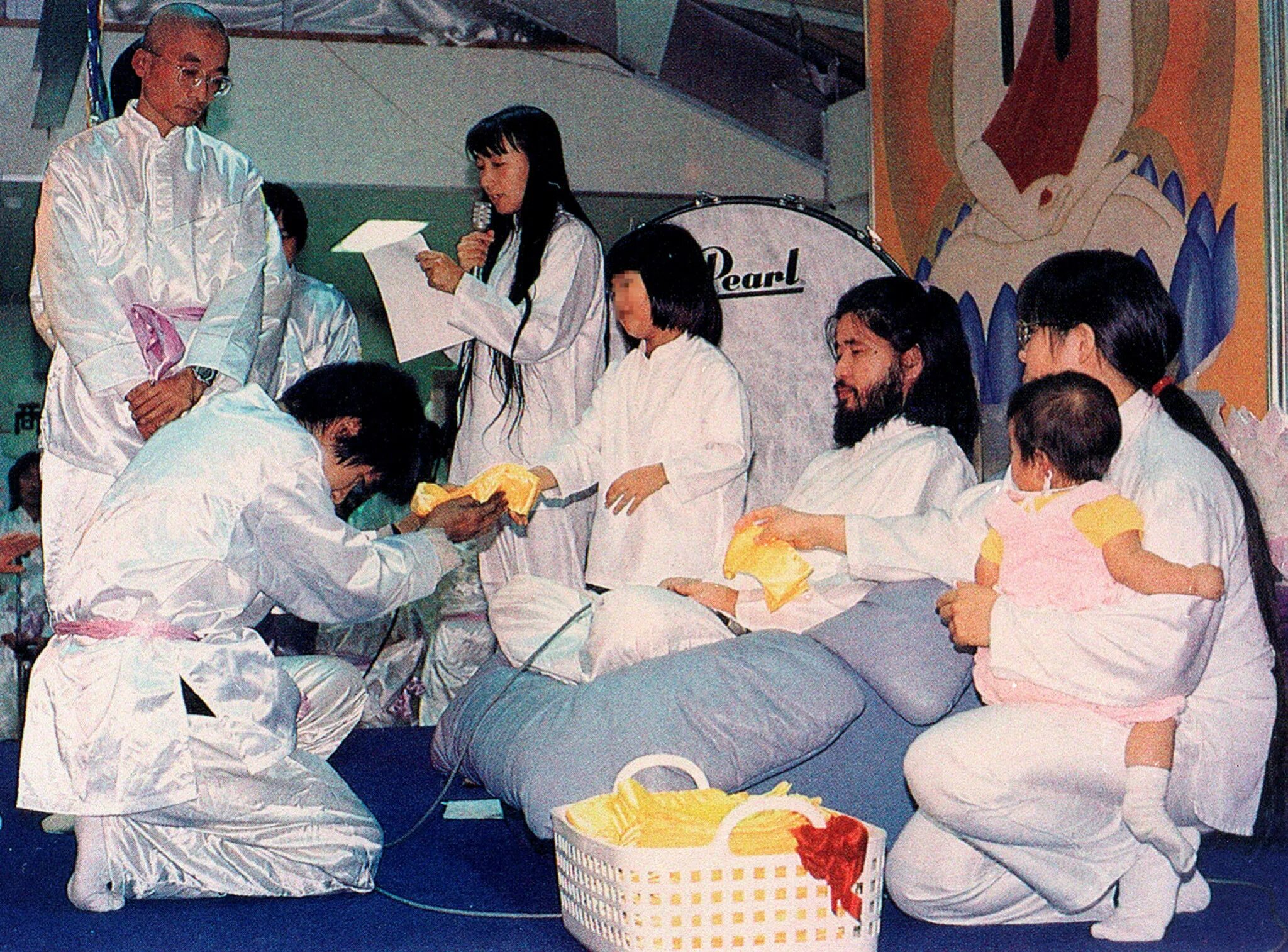 Цветы харизматы. Тоталитарные секты. Сектанты. Религиозная группа. Религиозные сектанты.