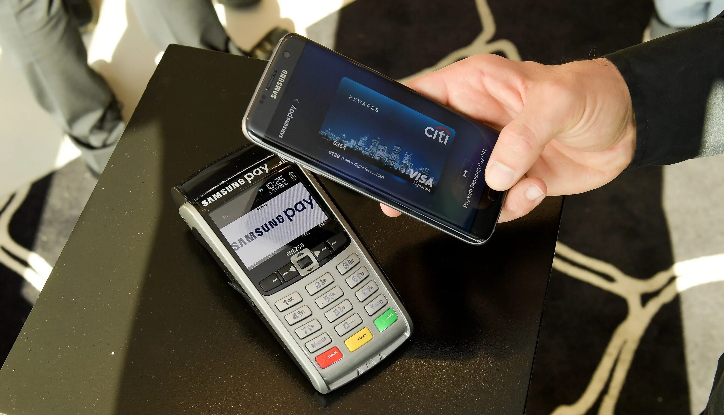 Смартфон Samsung pay. Samsung pay фото. Samsung a22 Samsung pay. Samsung pay PDA.