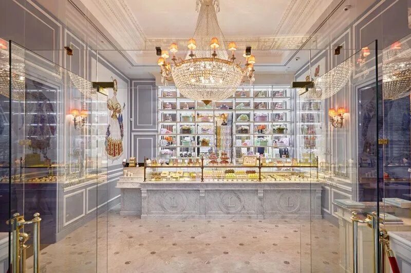 Кондитерская ладюре в париже. Laduree ресторан в москве. Laduree кафе в париже. Французская кондитерская москва ладури. Французская кондитерская москва ладури.