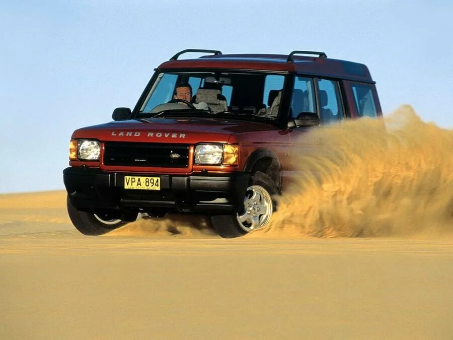 Дискавери выпуски. Land Rover Discovery 1 1998. Ленд Ровер Дискавери 2003. Land Rover Discovery 1998. Ленд Ровер Дискавери 1998 года.