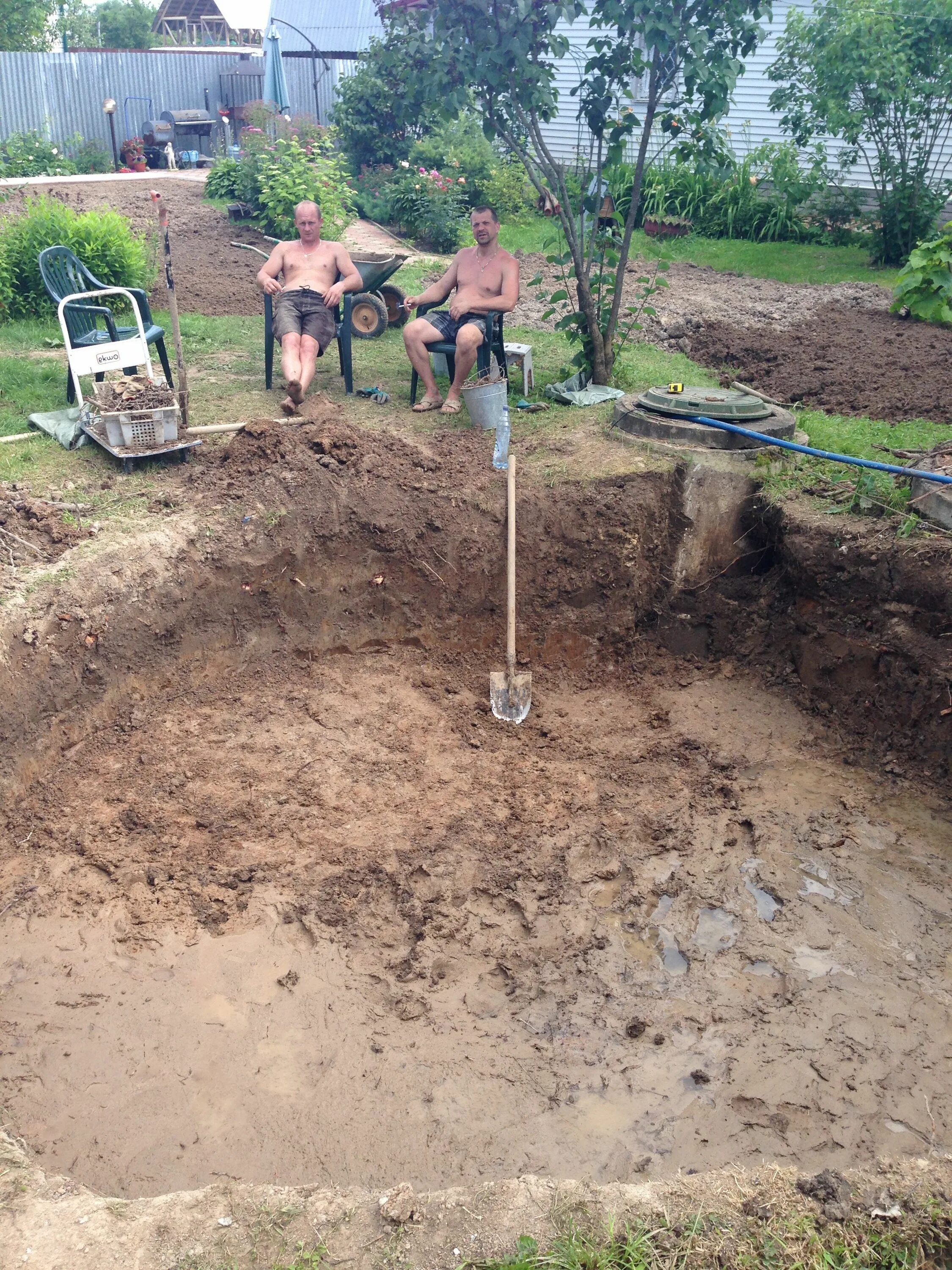 Земляные провалы. Кратер набийотум, кения. Огромная яма в земле. Земля с оврагами. Бассейн для вкапывания в землю.