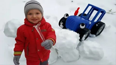 Дети играют в трактор