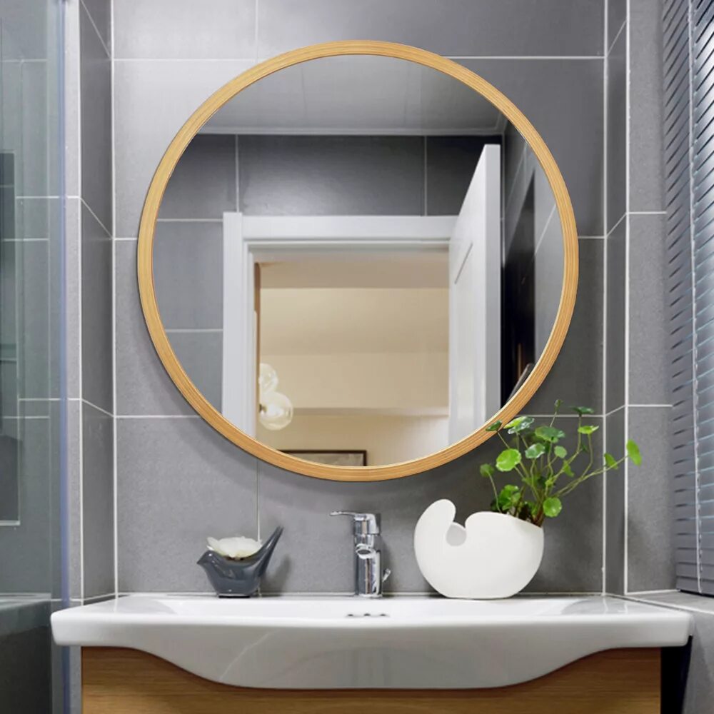 Подвесное зеркало для ванной. Зеркало в ванную. Круглое зеркало в ванную. Ванная с круглым зеркалом. Зеркала в деревянной раме для ванной комнаты.