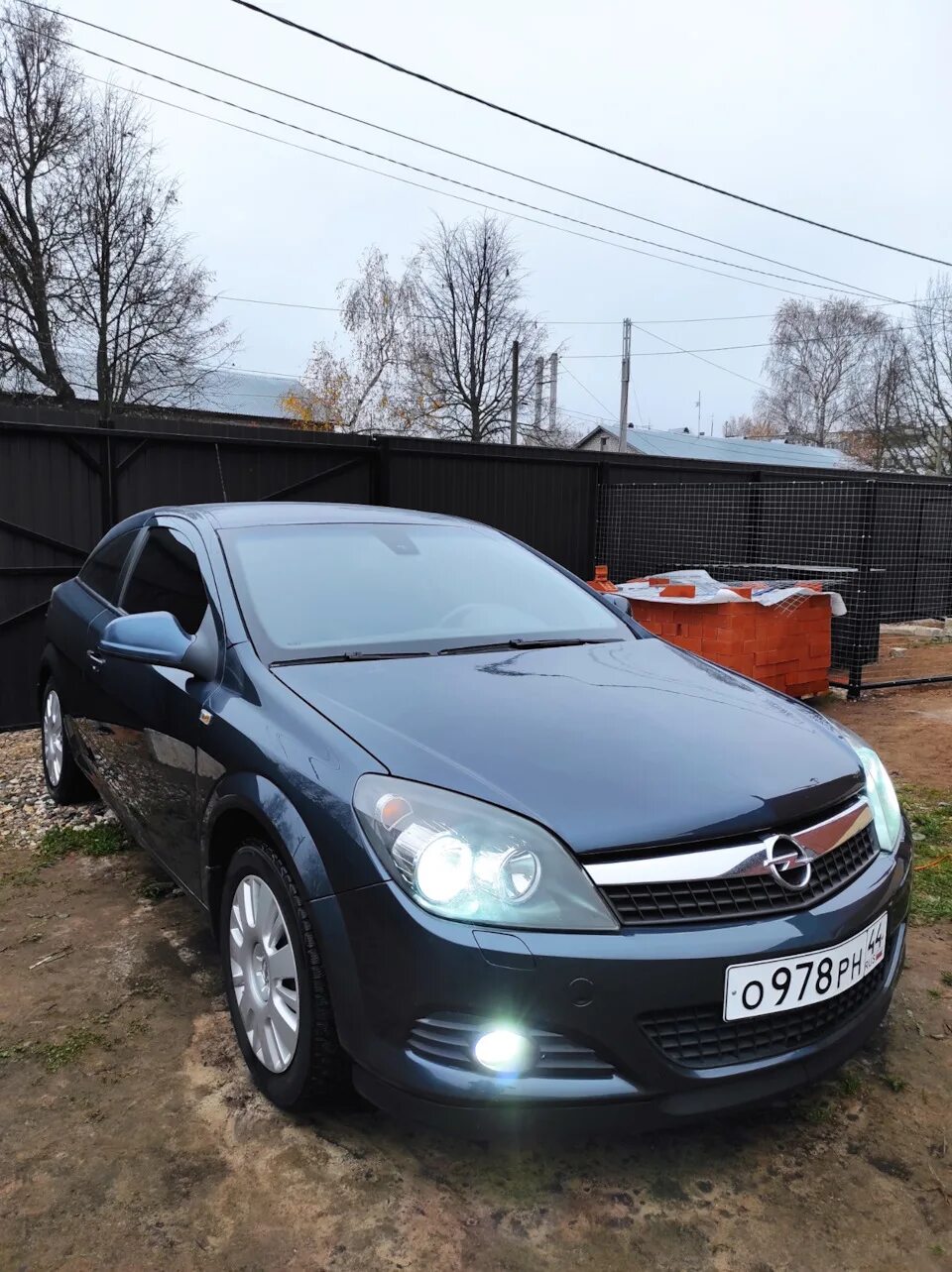 Opel Astra h GTC противотуманки.