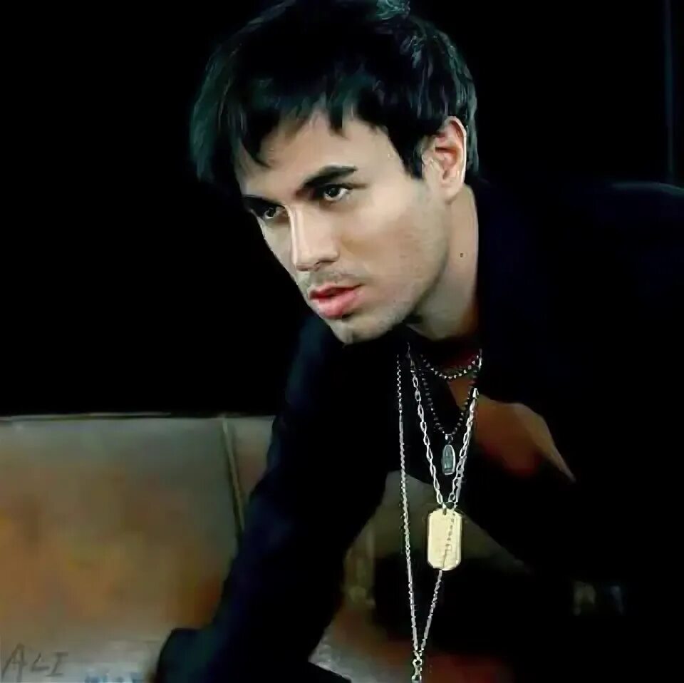 Кайо энрике. Энрике иглесиас фото. Энрике иглесиас с длинными волосами. Enrique iglesias baby. Энрике иглесиас baby.
