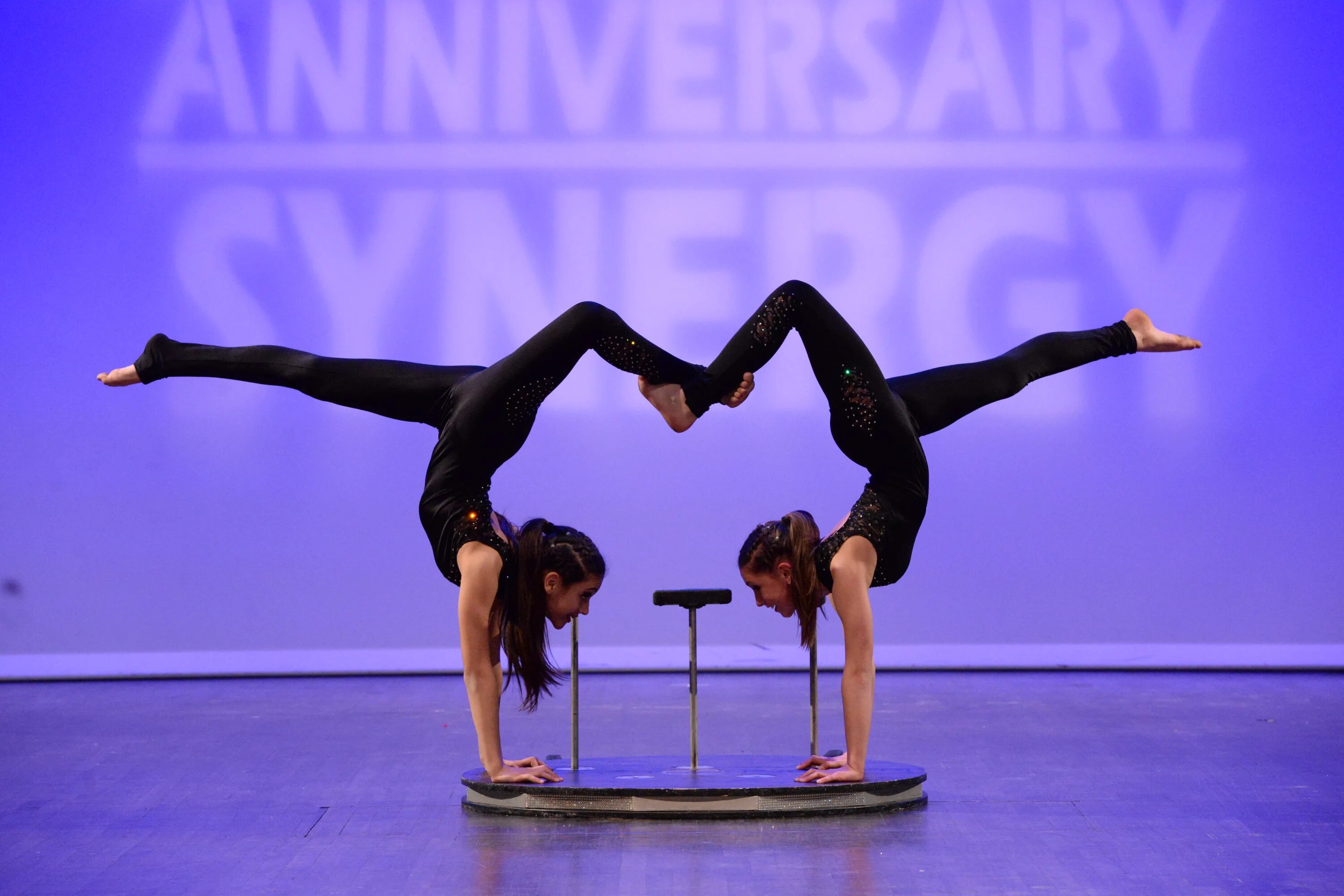 акробатика на английском. софия манукян акробатика. акробатика на английском. акробатика девочки. спортивная акробатика европа.