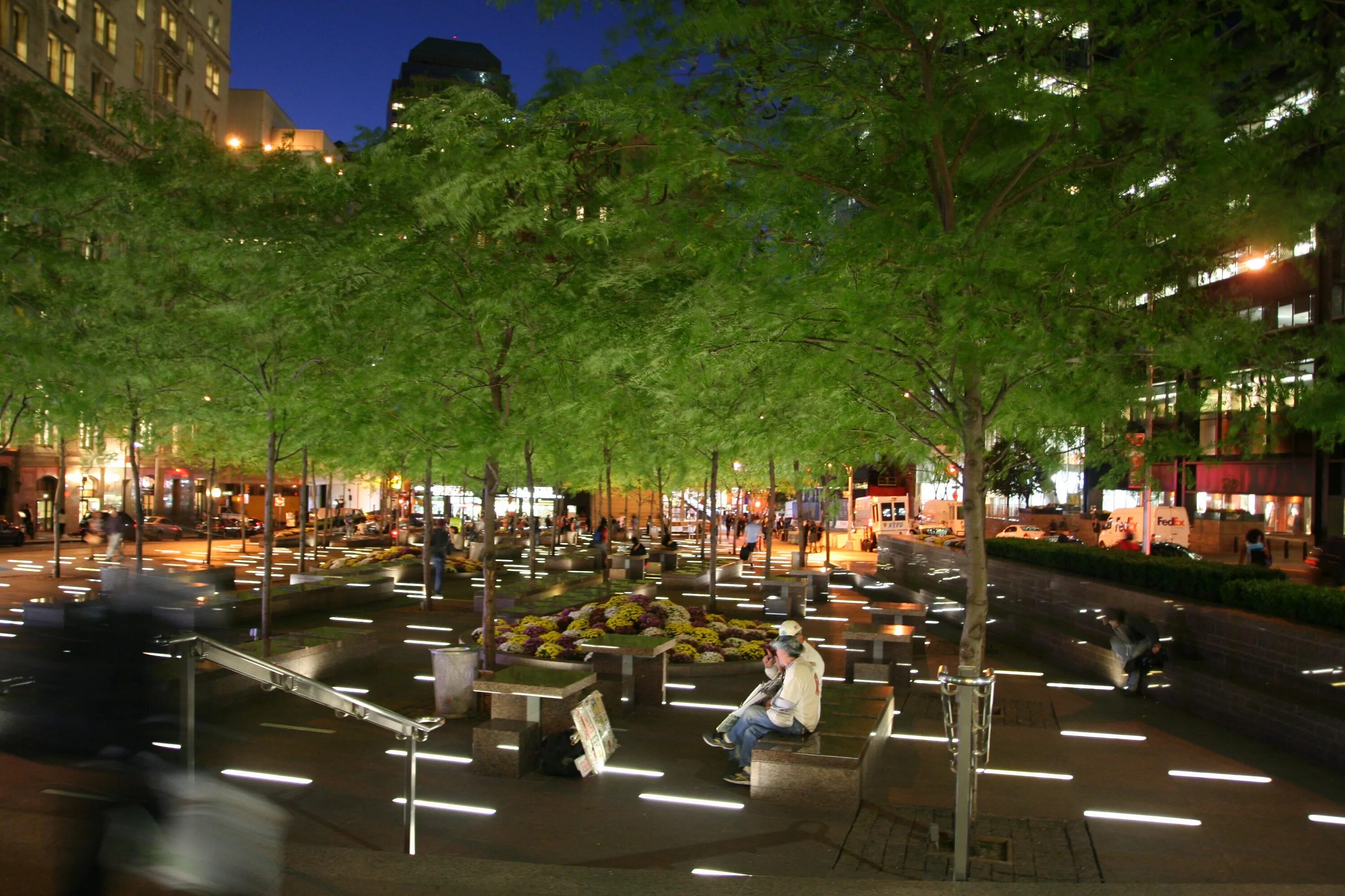 Public area. Zuccotti Park в Нью-Йорке. Public Space Design улица. Современный парк. Освещение парка.