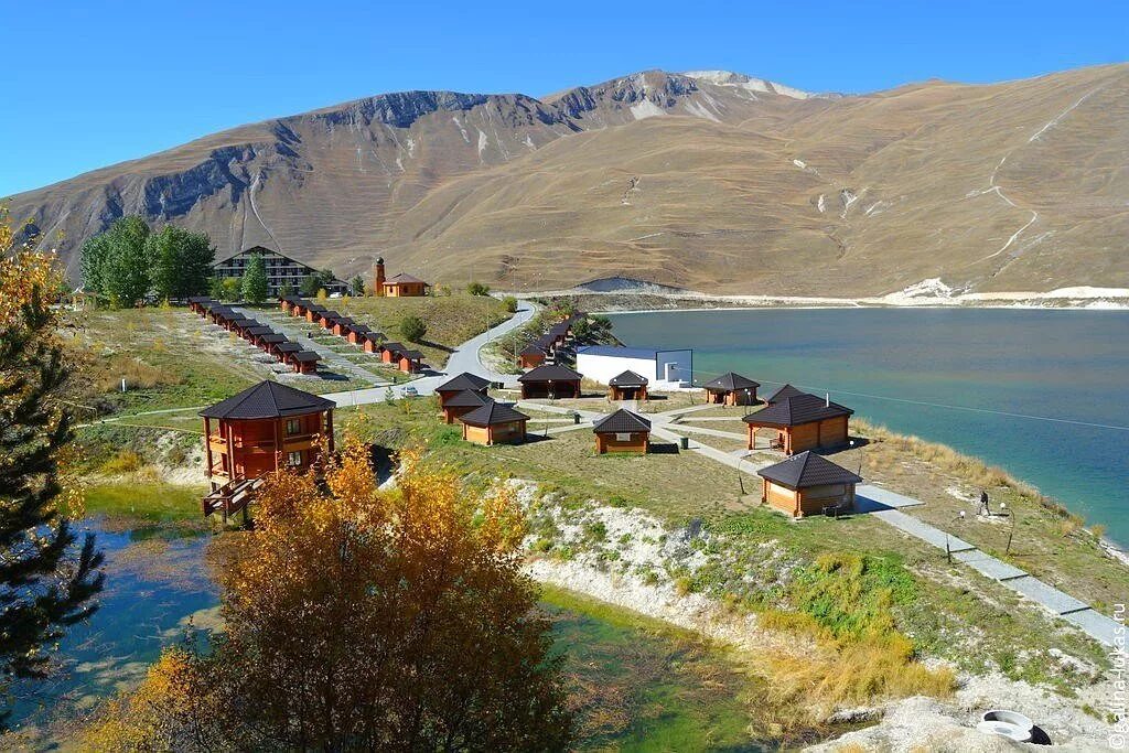 Озеро казино иам чеченская республика. Чечня отдых. Озеро кезеной-ам гостиница. Кезеной ам озеро что в озере. Кезеной-ам озеро домики.