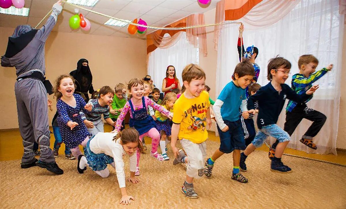 Съемка праздника в детском саду. Репортажная фотосъемка в детском саду. Репортажная съёмка в садике. Съемка детского утренника.