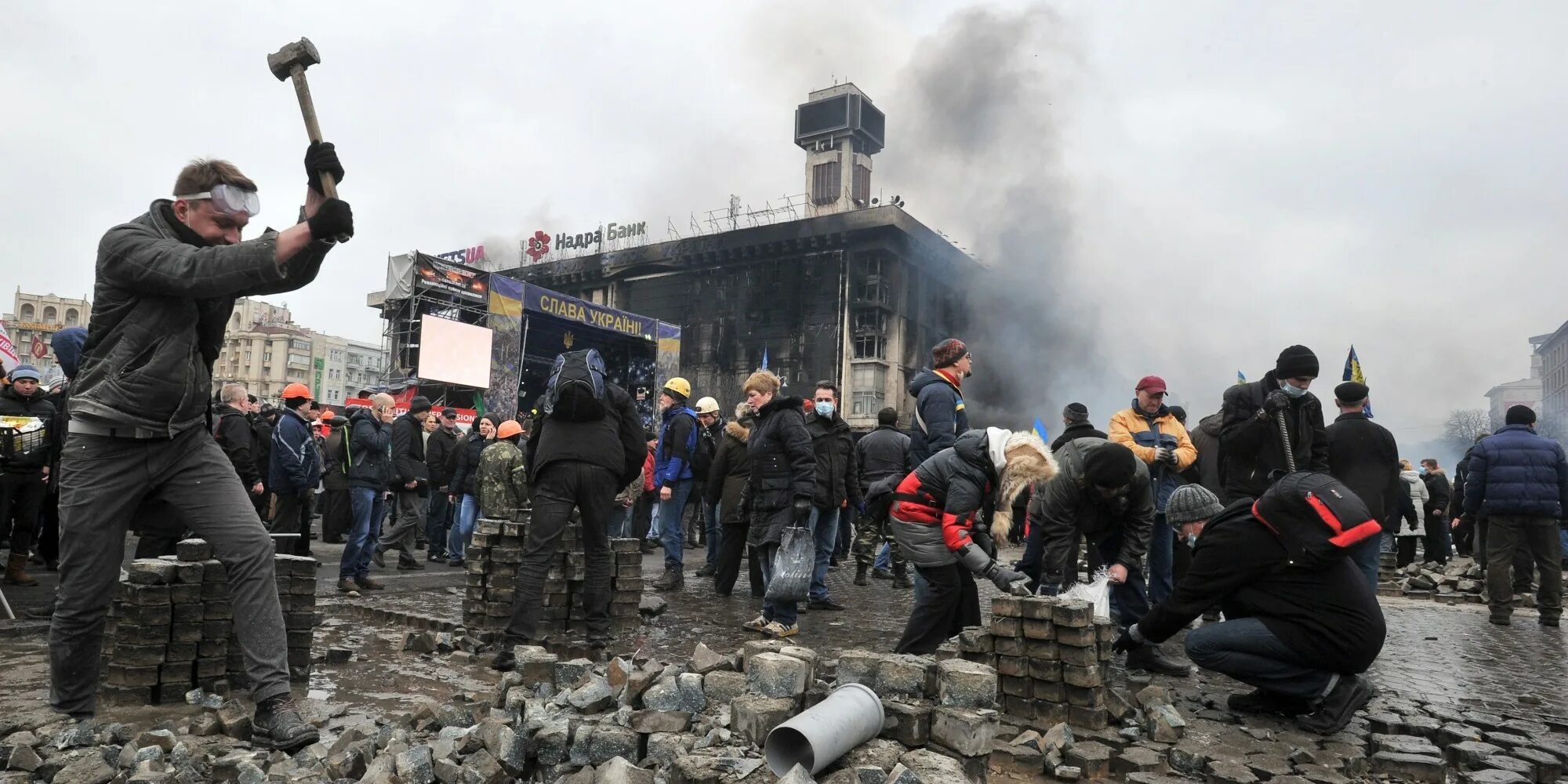 Кома майдане. Майдан 2014 хронология событий. Майдан после войны. Киев сейчас Майдан. 2018 Майдан.